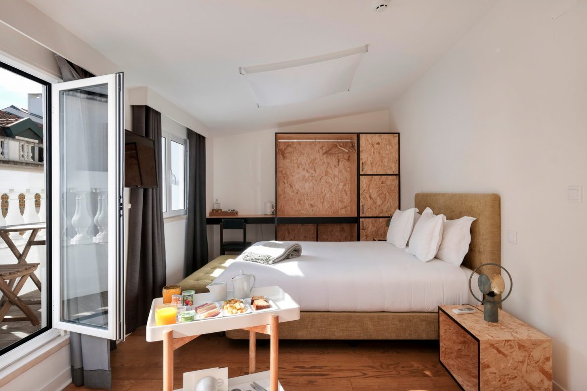 Quartos Duplos Superior com Varanda – Quartos Ruas de Lisboa